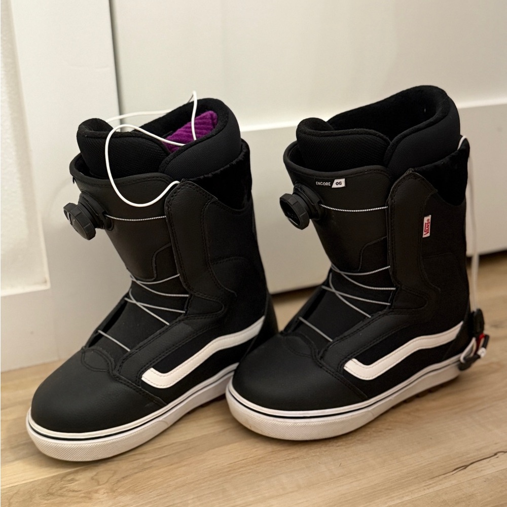 Vans Black White Women's Snowboard Boots